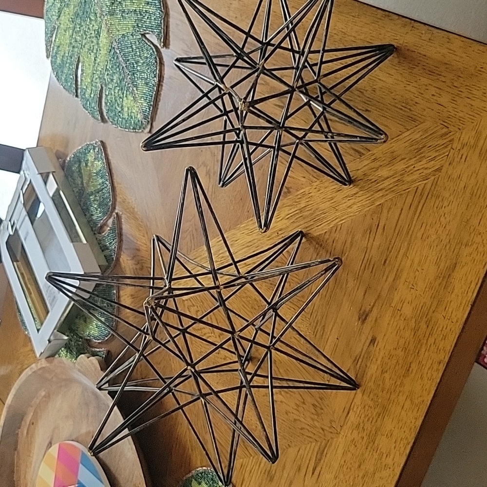 Set of 2 distressed balck bronze metal star decor - Picture 3 of 4